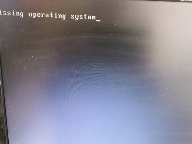 重装系统过程中电脑突然断电 重启后电脑就变