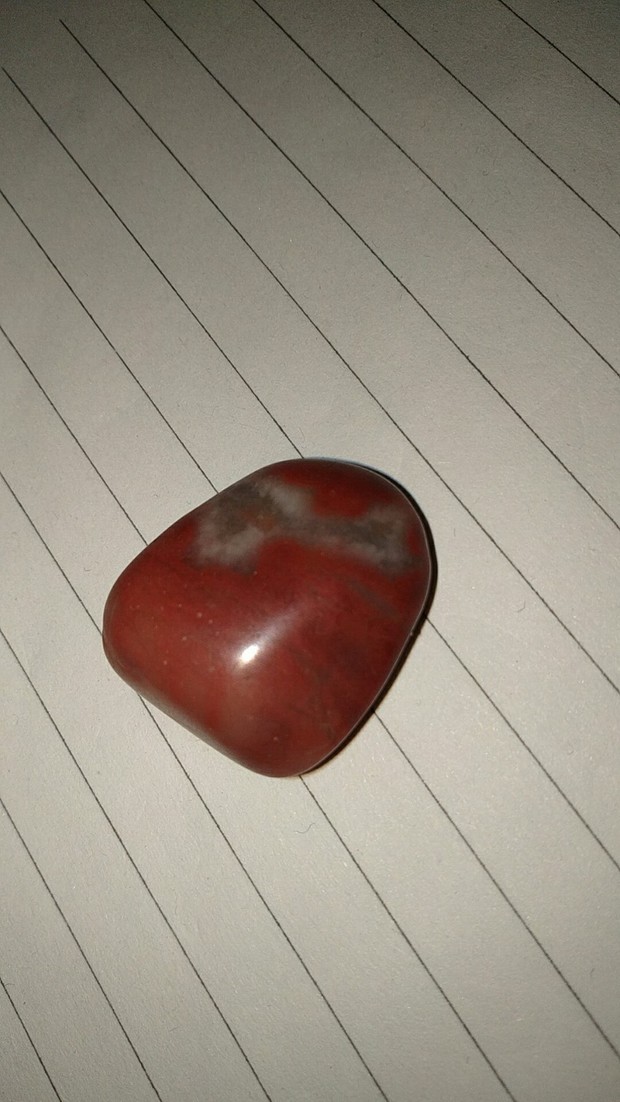 我这一颗红色石头是什么石头?