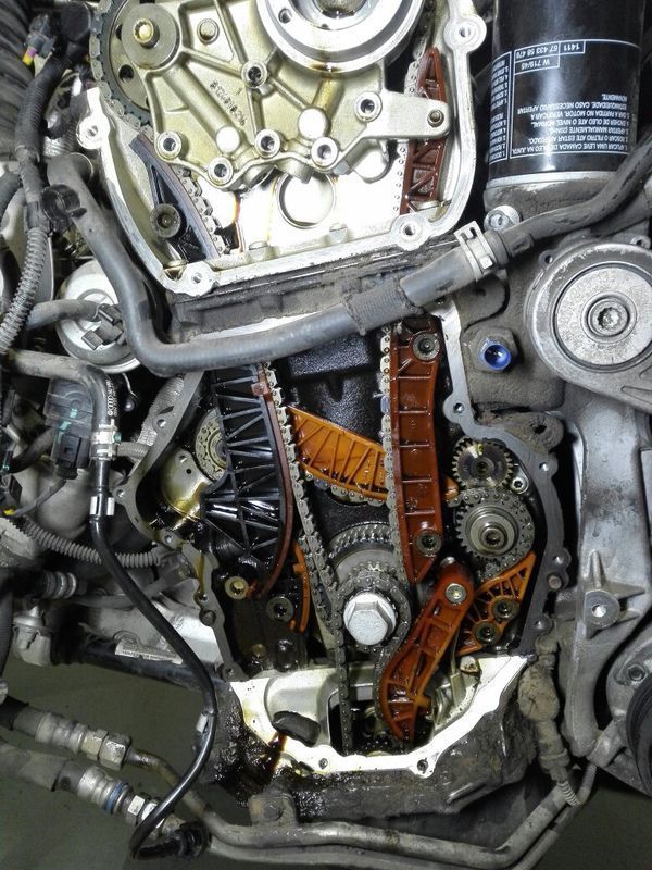 2010年款奥迪q5,请问图中除了最上面两个凸轮轴齿轮,自己曲轴齿轮外