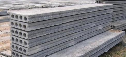 我家的房屋的房顶一面是水泥浇注一面是预制板的可是过了一段时间房顶