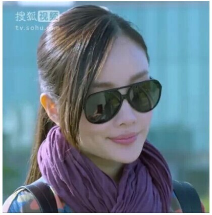 李小璐戴着墨镜嘟嘴的眼镜是什么牌子的