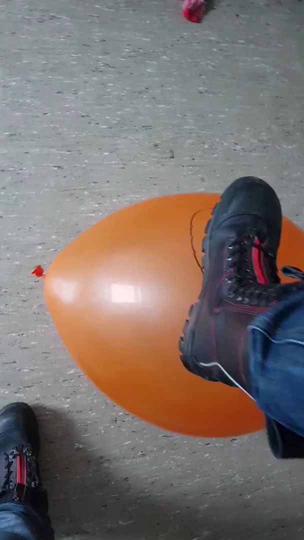 【looner气球迷恋】 靴子踩爆橙色大气球