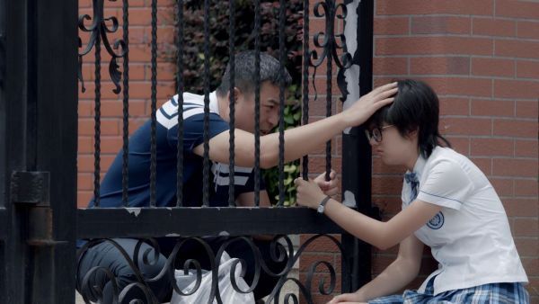 《少年派》大结局,评价一下精英中学的校服?