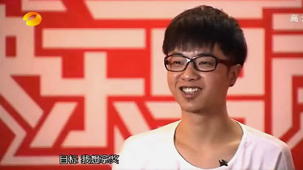 快啦男声:华晨宇当年海选的视频太可爱了!全场都在吃橘子!