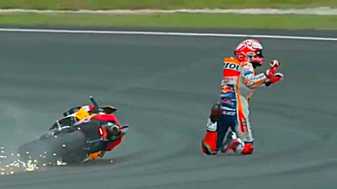 在美国纽约的 比赛  马奎斯摔车后凌波微步般的自救,教科书式的动作.