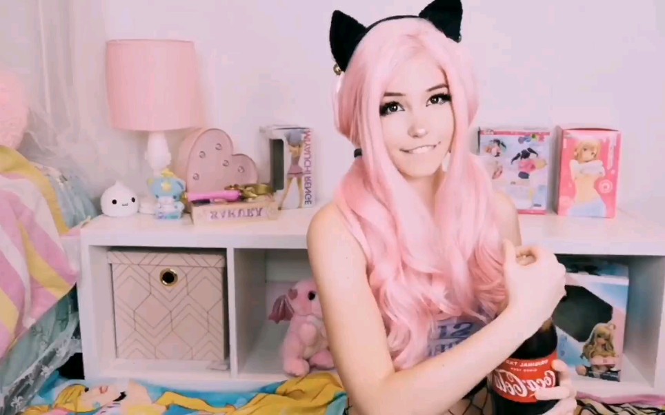 [图]Belle Delphine Gets HUGE LOAD Blown on her