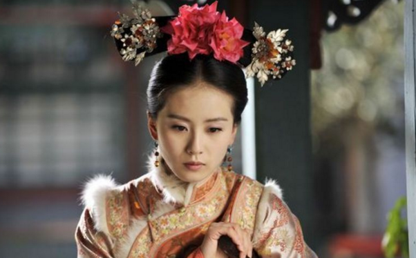 苏麻喇姑明明只是个侍女,去世后康熙为何要以嫔的身份安葬她?