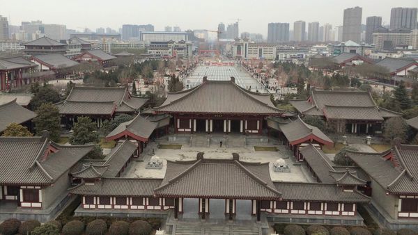 唐朝的长安相当于现在哪座城市的规模?