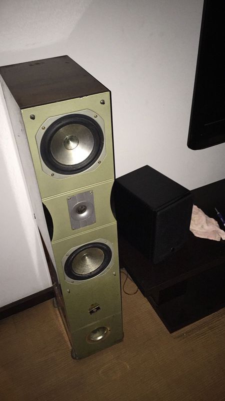 这对音箱放那里很久了,最近想配置一台雅马哈v377功放, 1:功放与音箱