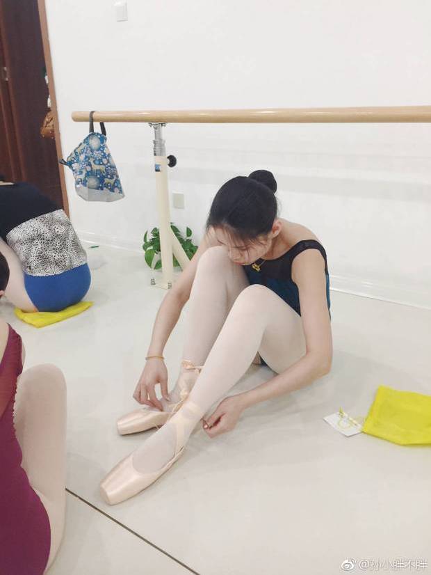 穿足尖鞋跳芭蕾立起来脚尖必须忍着痛么?