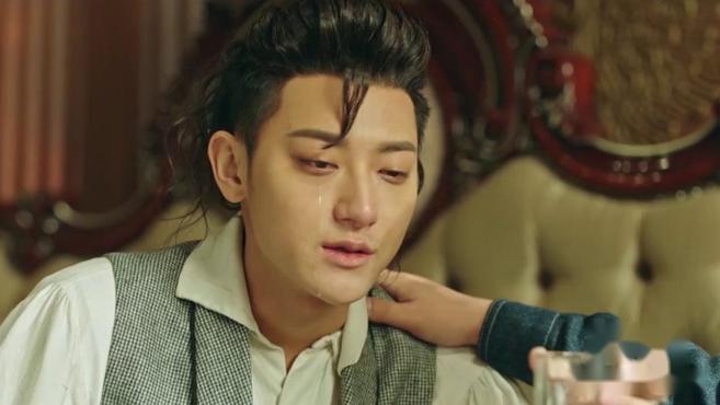 热血: b>黄子韬哭戏 /b>感染力十足,引人共情,这简直就是小贝勒本人