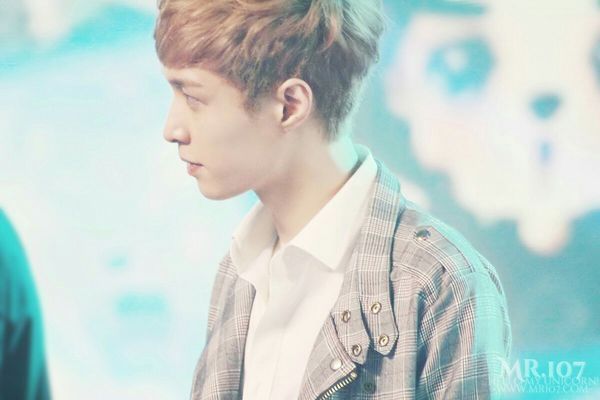 求 张艺兴 精美壁纸图片 无水印!高清 可以发百