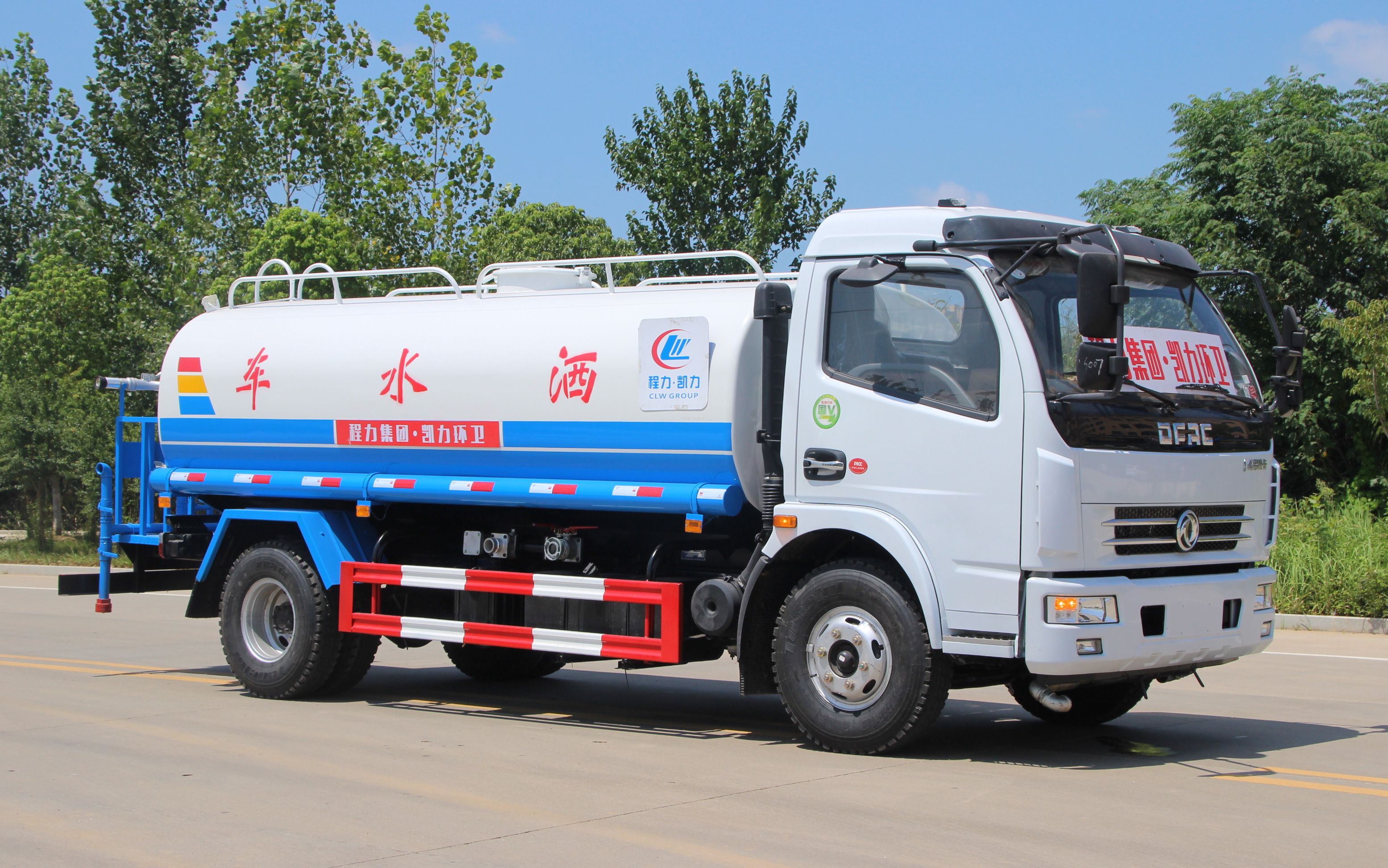 东风小多利卡d6洒水车试车