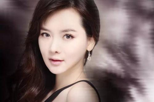 形容女子自然美的句子