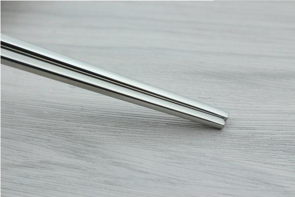 不锈钢筷子吃饭的危害有哪些?