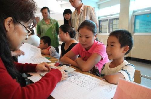 外地孩子在北京上小学都提交需要什么证件