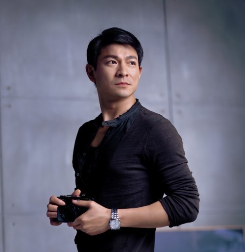 《暗战》中刘德华带的表是什么牌子呀  多少钱哪有卖的呀