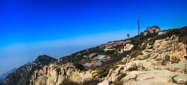 想在泰山山顶住宿,有推荐的吗?