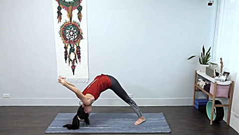 10分钟瑜伽英雄式练习1.