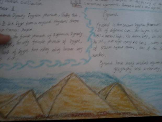 关于金字塔的英语手抄报?