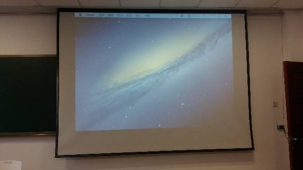 我的电脑用投影仪只能放ppt不能放视频 只显示