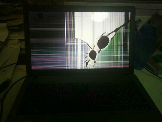 笔记本屏幕被压坏了。不是表面上屏幕碎,是显