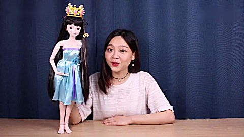 小伶玩具: 叶罗丽公主参加芭比公主的聚会, 她穿了件粉红色的连衣裙