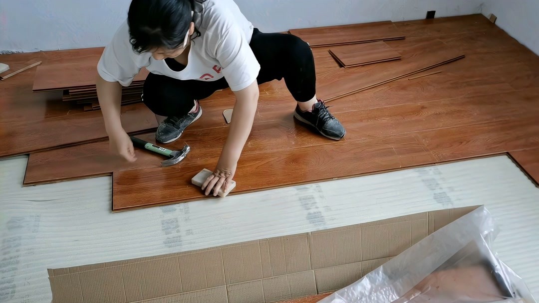 缅甸柚木地板和重蚁木_泊尔地板怎么样木地板_样木位置图