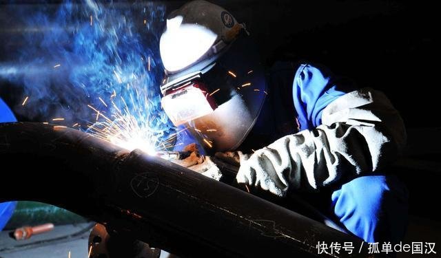 中国首艘航空母舰时间