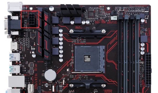 主板供电连接完成后,将安装好的cpu供电8pin接口连接到对应插槽位置