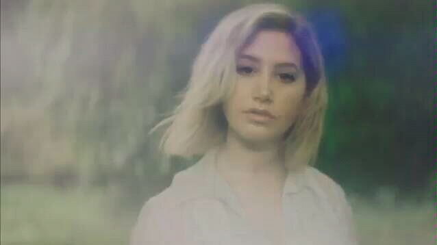 [图]Ashley Tisdale - Voices In My Head (伴奏)