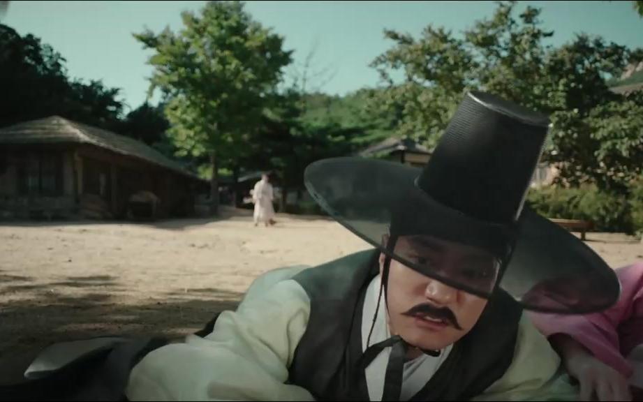 《朝鲜名侦探: 吸血怪魔的秘密》金慎西弼装咩嘴犟惨被金智媛吊打