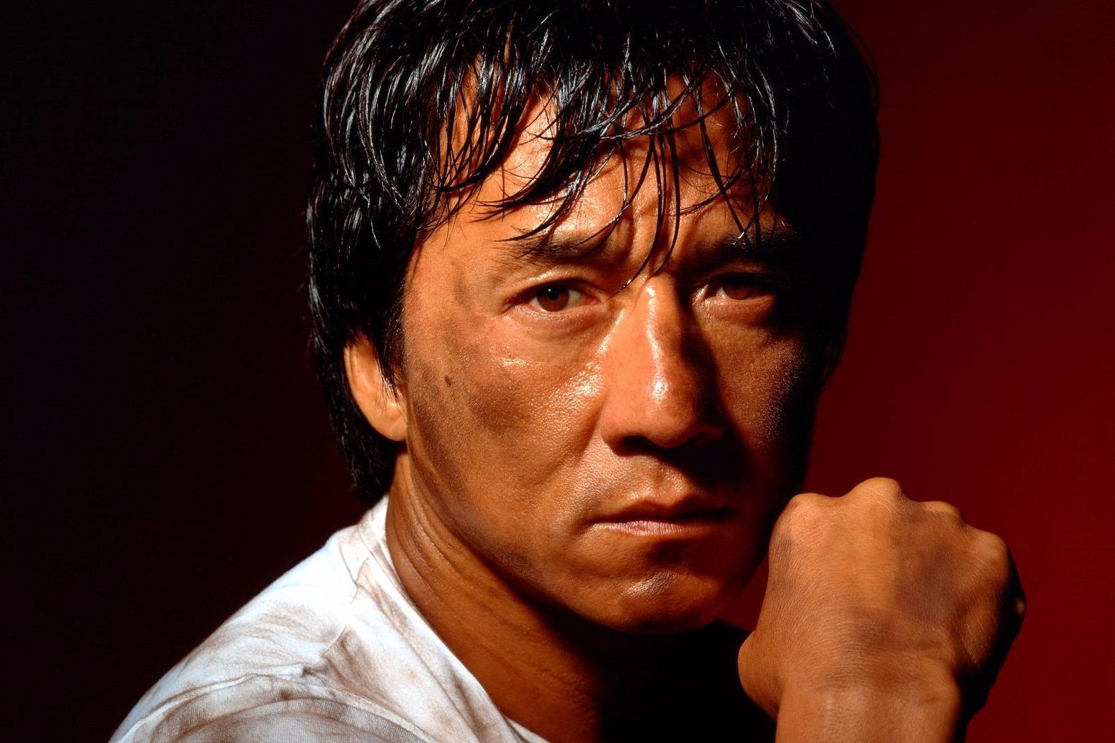 视频:《快餐车》中成龙被《黑带》杂志评为"史上最精彩的影视打斗"