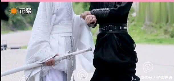 陈情令王一博肖战牵手照片