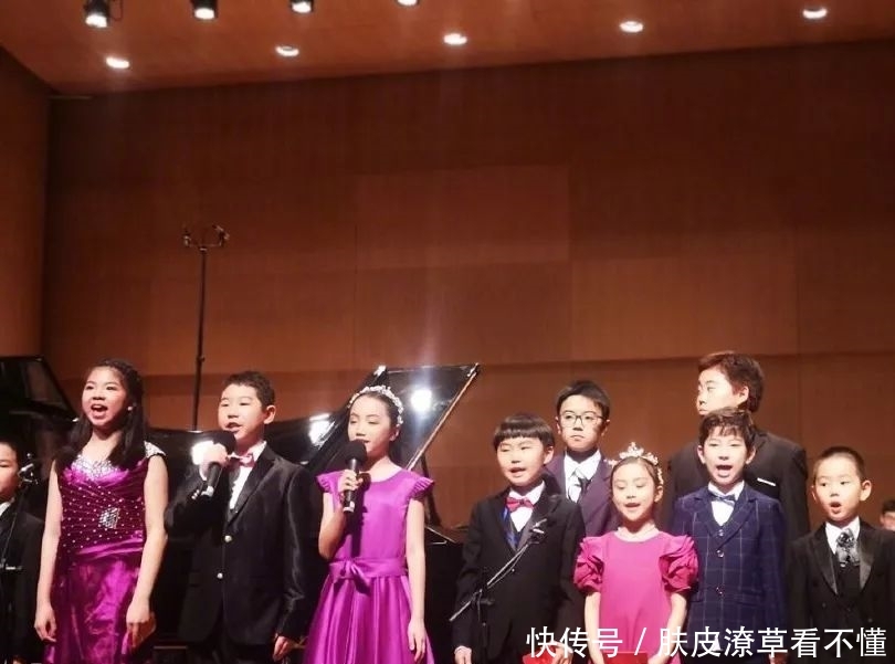 甜馨演奏视频