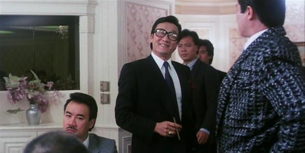 邓光荣和向华强相比,谁在娱乐圈的地位更高?