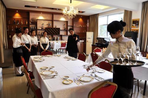 酒店经营者如何吸引并留住客人?