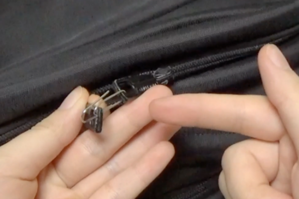 3,裤子的拉链拉环掉了,可以在拉链上套一个回形针,用这个方法拉动拉链