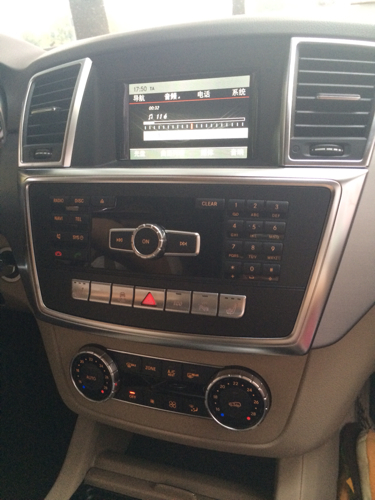 男朋友买了辆奔驰ML320。里面的按键不知道