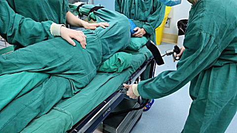 高州市人民医院手术 侧卧位的摆放