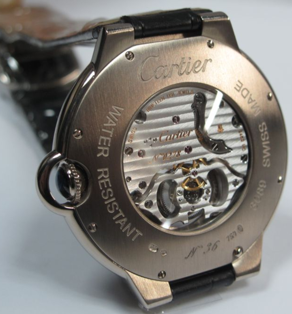 一块卡地亚手表,不知道真假,背面写着cartier water resistant 750 xo