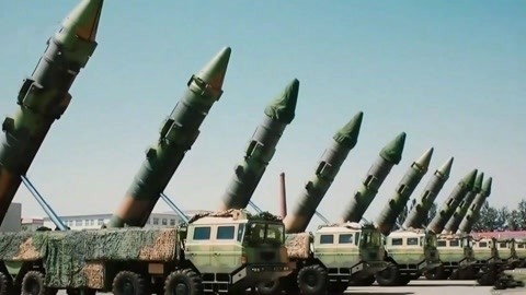 东风21d导弹强势亮剑!一次齐射6枚摧毁目标,外媒:"航母克星"