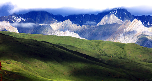 阿拉伯半岛和印度次大陆的德干高原也是同样的地形