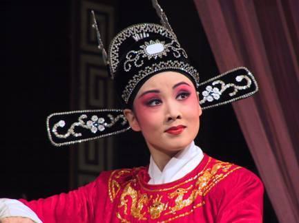 此剧在黄梅戏传统剧《双救主》基础上