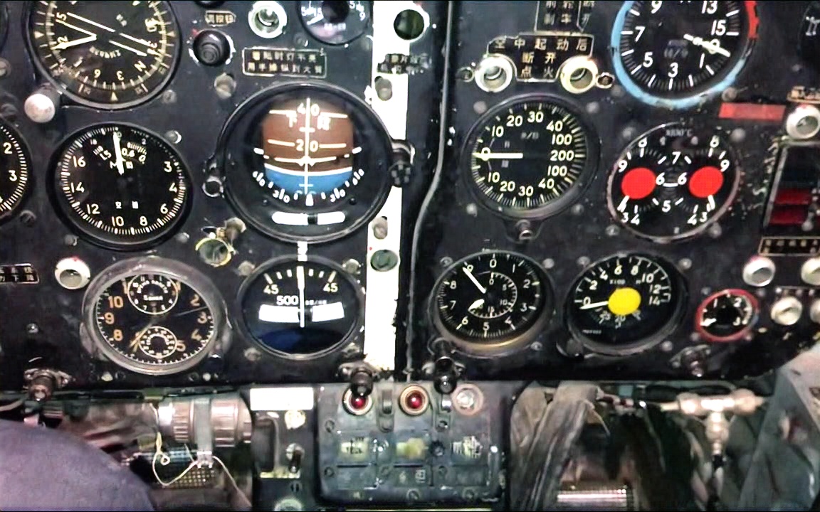 第一次进入 歼6战斗机驾驶舱 哈哈哈