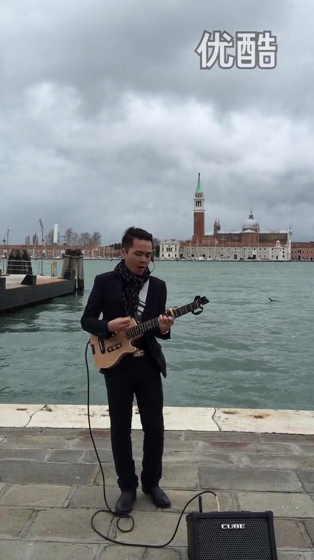 小海南:意大利威尼斯海边演唱beyond歌曲《海阔天空》!