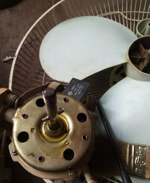 如何给吊扇加油