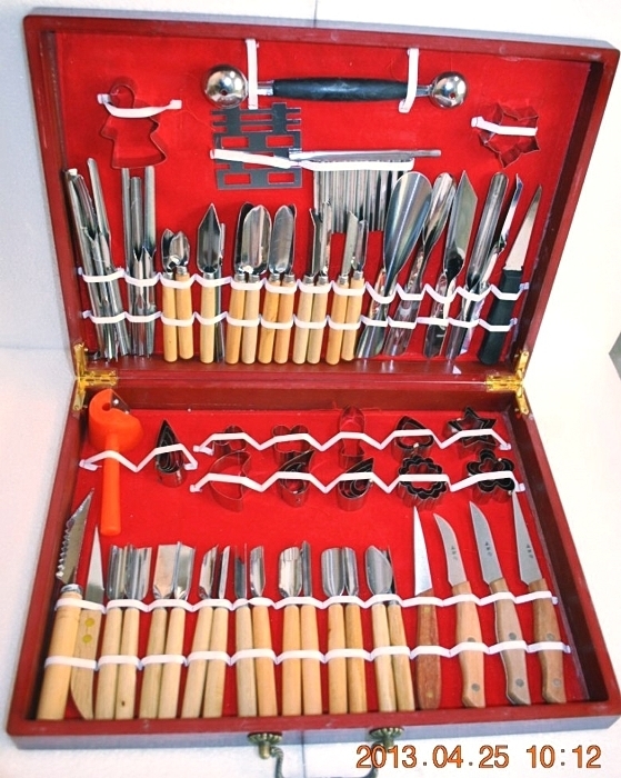 想把水果啊土豆啊削得有形状就要用到工具这工具叫什么名字比如下图的