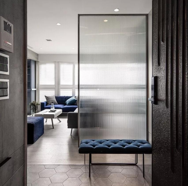 走进门就是餐厅和客厅的户型怎样设计玄关?