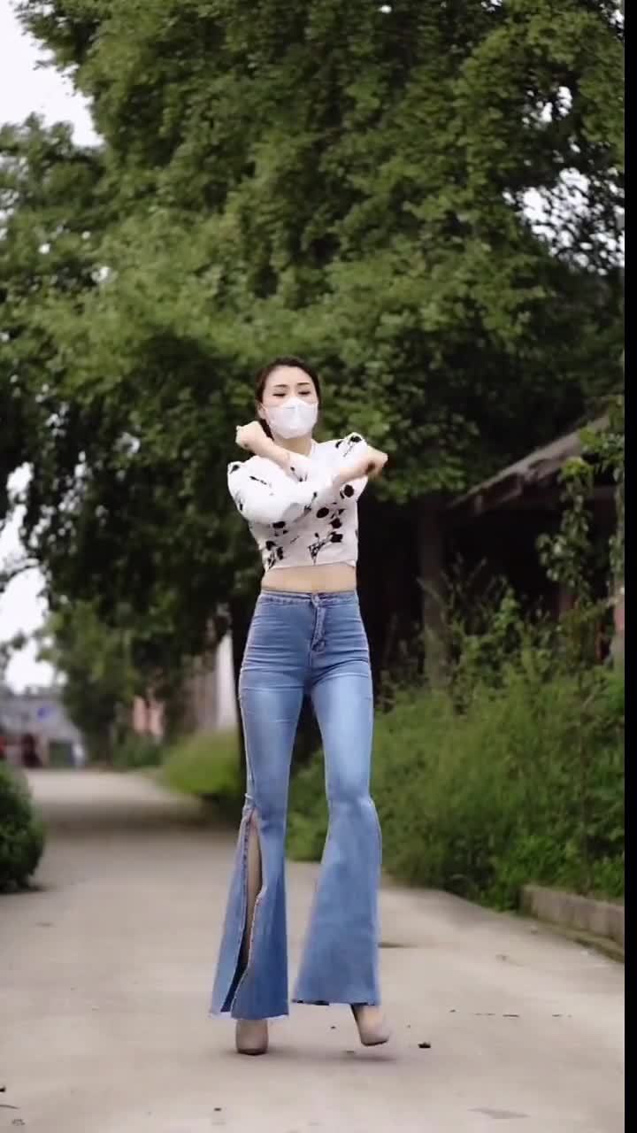 女人味十足 (1)快资讯00:11这个视频我只要男神的双击,和女神的66666